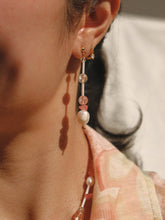 Load image into Gallery viewer, AROA earrings