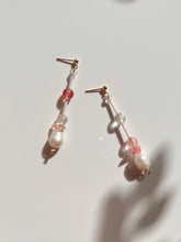 Load image into Gallery viewer, AROA earrings
