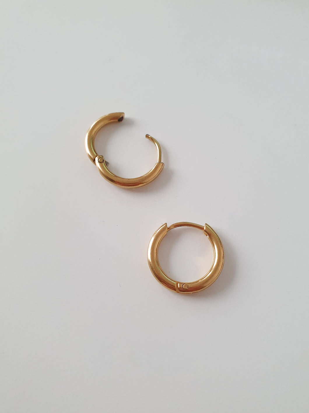 ARI chained hoop earrings