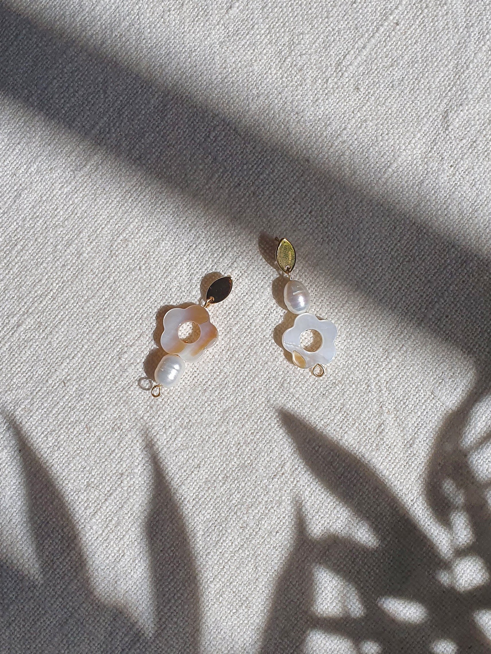 HAELA earrings - Pearl White
