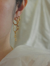 Load image into Gallery viewer, AMORA earrings